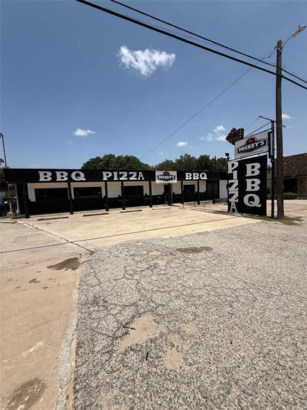 Primary Photo Of 211 US Highway 281, Johnson City General Retail For Lease