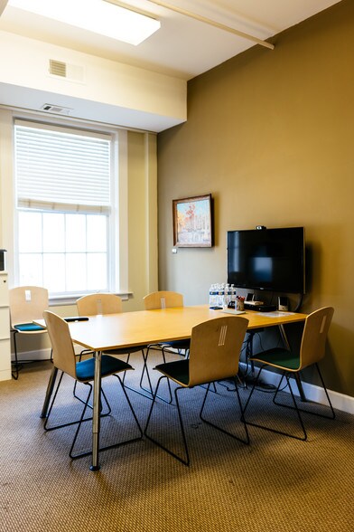 More Photos Of 321 W Hill St, Decatur Office For Lease