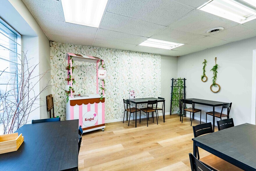 More Photos Of 1258 Kingsway, Sudbury Flex For Lease