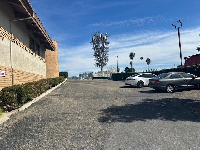 More Photos Of 570 S Beach Blvd, La Habra Office For Lease