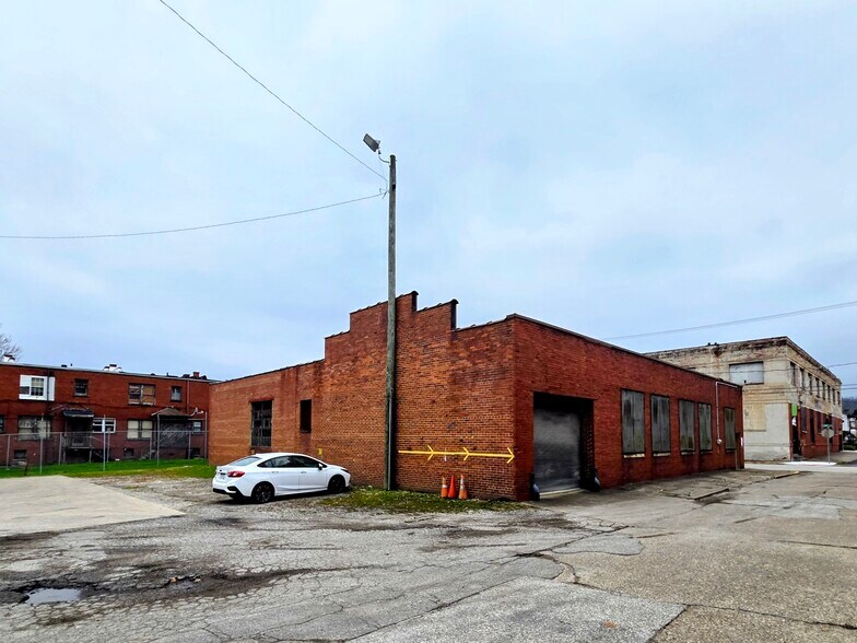 More Photos Of 1416 Lewis St, Charleston Warehouse For Sale