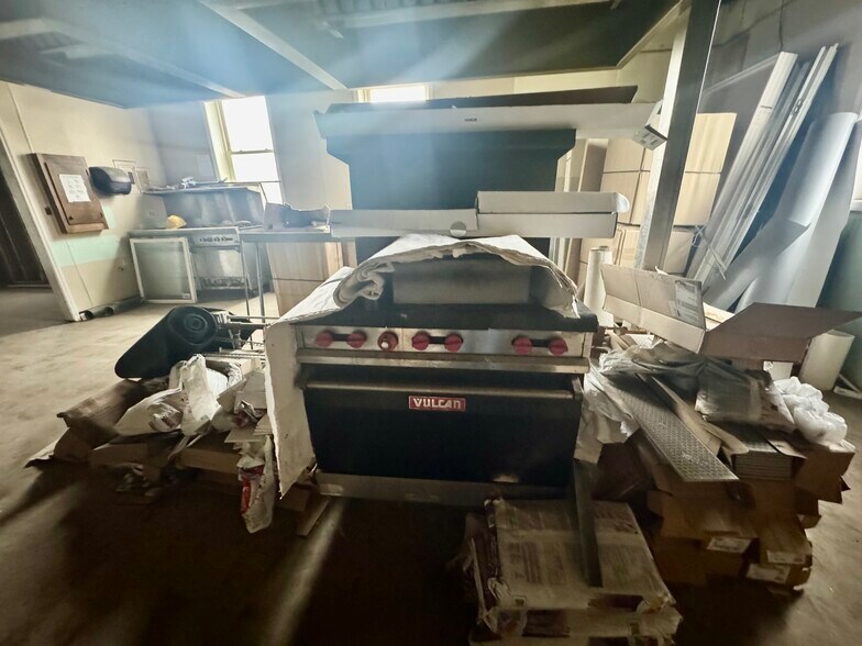 More Photos Of 120 Walnut St, Washington General Retail For Sale