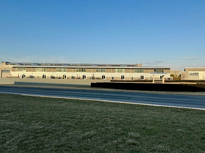 More Photos Of 161 W Speed Way, Pontiac Parking Garage For Sale
