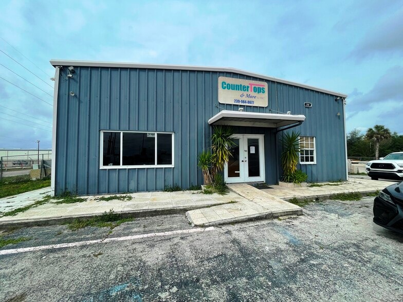 Primary Photo Of 3205 Hanson St, Fort Myers Warehouse For Lease