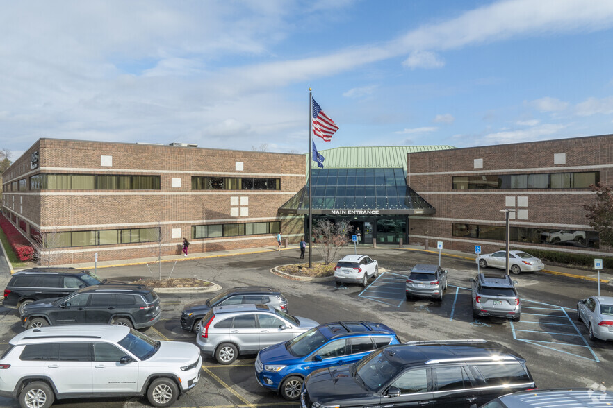 Primary Photo Of 2300 Haggerty Rd, West Bloomfield Medical For Lease