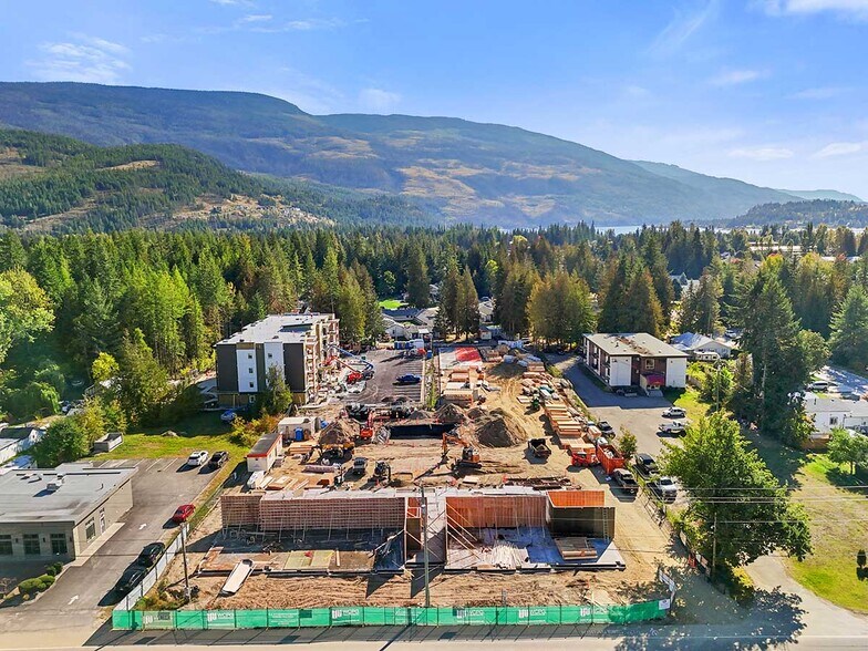 More Photos Of 425 Main St, Sicamous Apartments For Lease