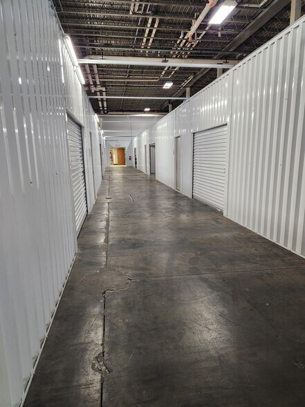 More Photos Of 125-175 Jackson Ave N, Hopkins Light Distribution For Lease