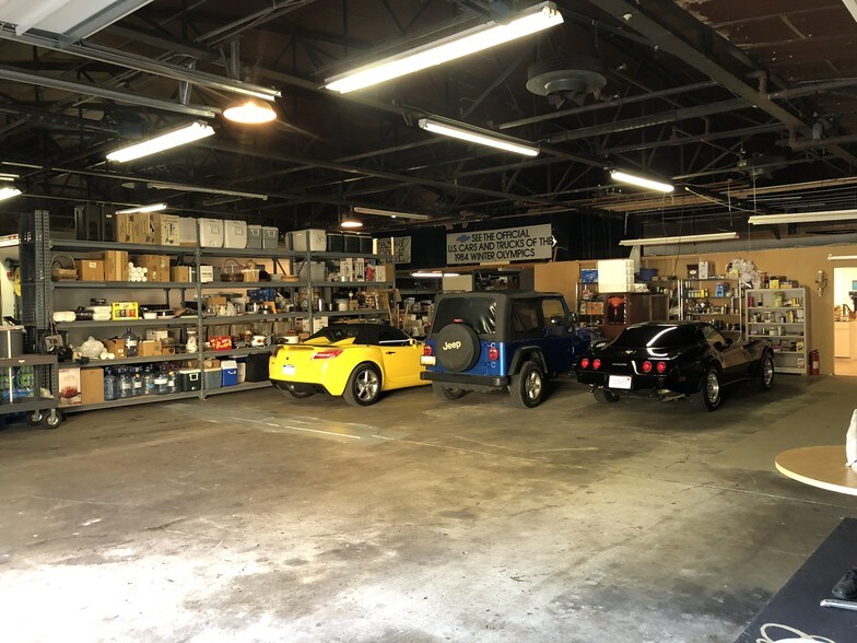 More Photos Of 56495 Grand River Ave, New Hudson Warehouse For Lease