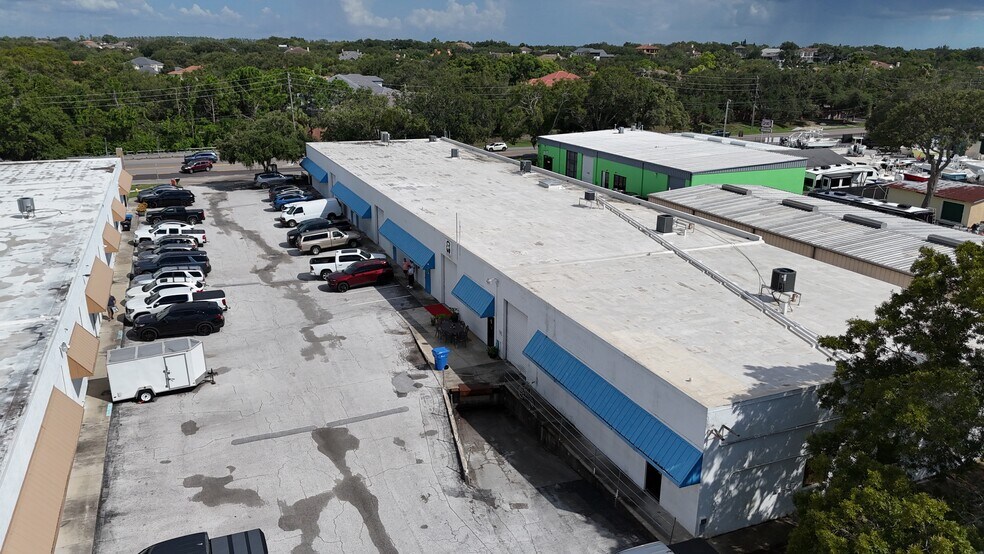 More Photos Of 3785 Alt 19, Palm Harbor Warehouse For Lease