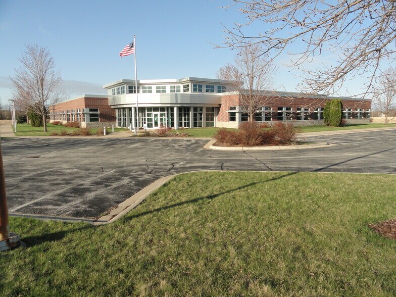 More Photos Of 2571 S Hemlock Rd, Green Bay Office For Sale