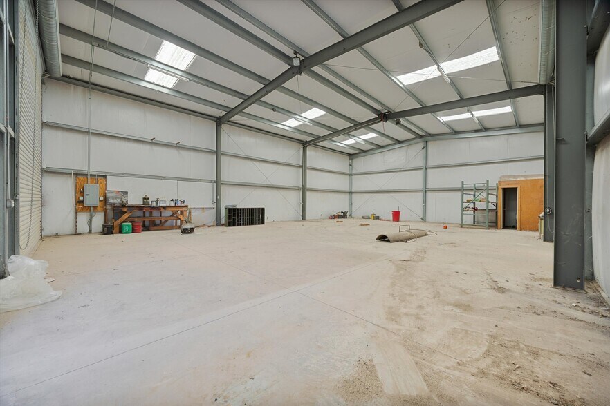 More Photos Of 523-529 Kristin st, Taft Flex For Sale