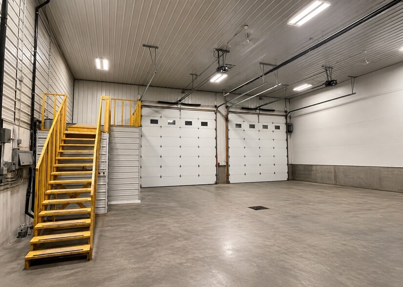 More Photos Of 4907 1st Ave, Edson Light Distribution For Lease