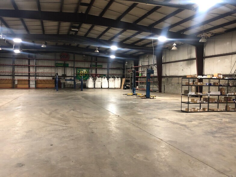 More Photos Of 119 Elizabeth Pike, Mineral Wells Industrial For Lease