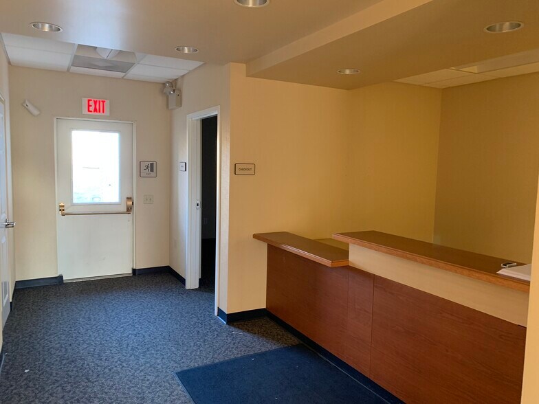 More Photos Of 208 Kevin Ln, Brodheadsville Medical For Lease
