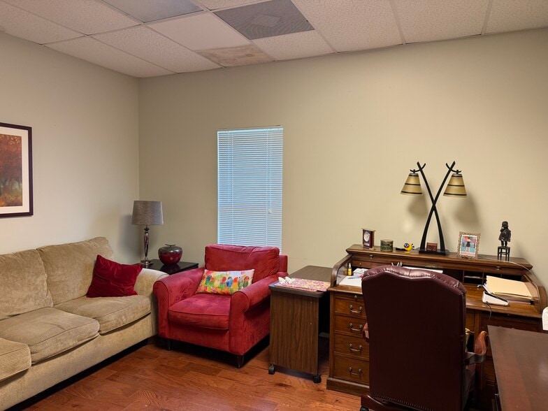 More Photos Of 1147 Cully Rd, Cordova Office For Lease