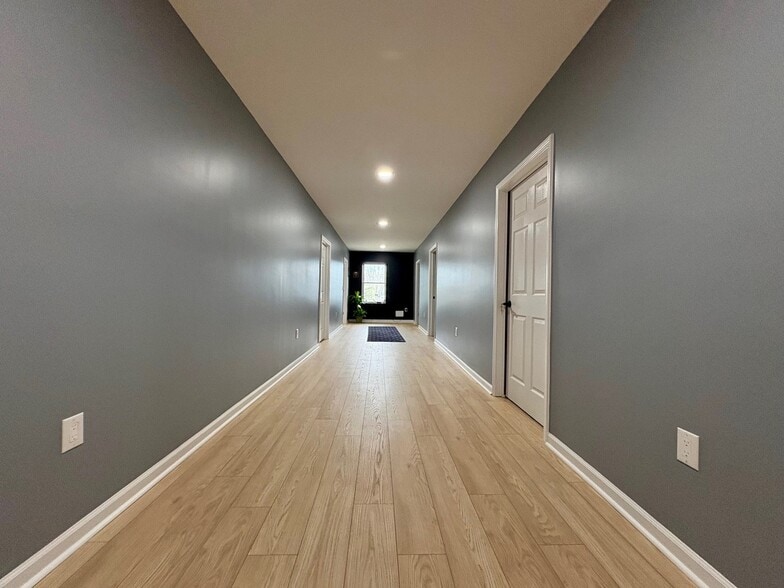 More Photos Of 5134 Old Haywood Rd, Mills River Flex For Lease