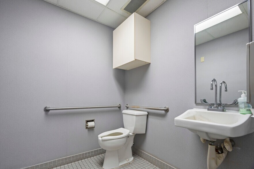 More Photos Of 170 Cardiology Pl, Commerce Healthcare For Lease