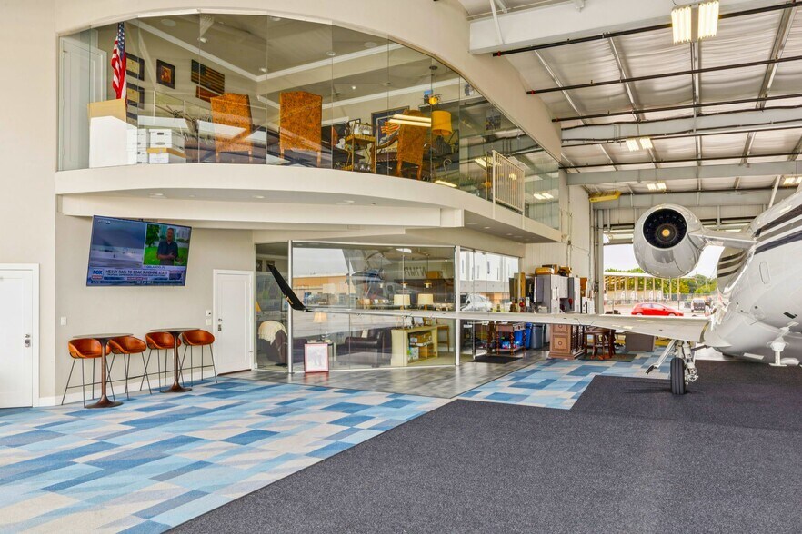 More Photos Of 15809 Addison Rd, Addison Airplane Hangar For Sale