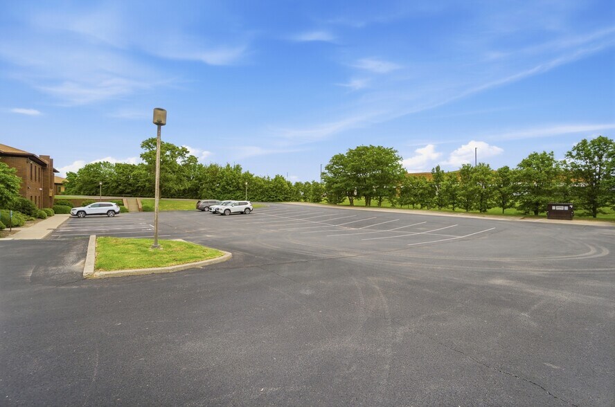 More Photos Of 4753-4759 Cornell Rd, Blue Ash Medical For Sale