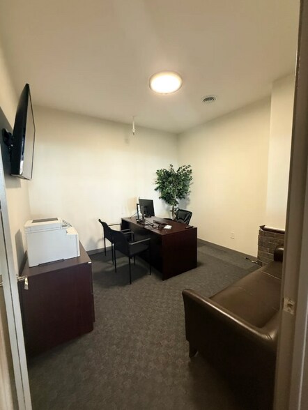 More Photos Of 125 N Main St, Crown Point Loft Creative Space For Lease