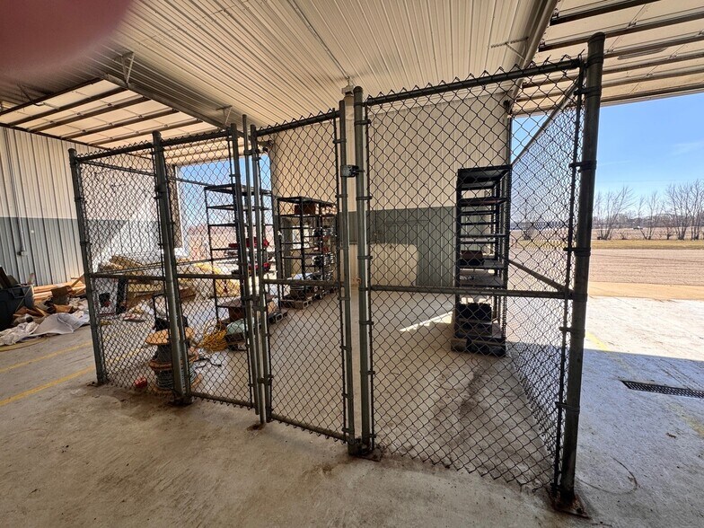 More Photos Of 440 E Backbone Rd, Princeton Warehouse For Sale