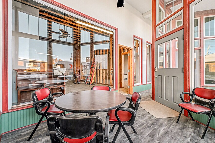 More Photos Of 418 E Coolbaugh St, Red Oak Storefront Retail Residential For Sale