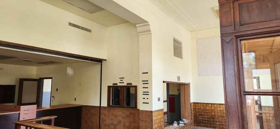 More Photos Of 224 N Oak St, Ukiah Office Residential For Sale