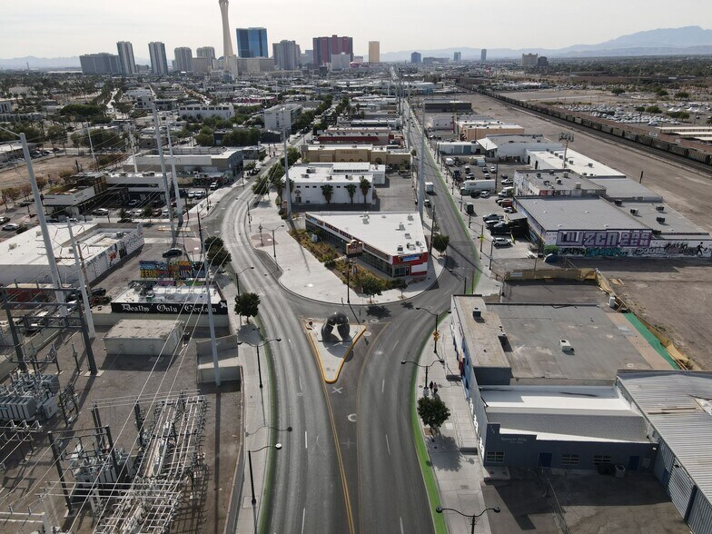 More Photos Of 710 S Main St, Las Vegas Storefront For Lease