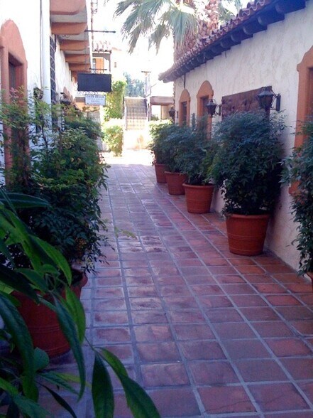 More Photos Of 463-477 N Palm Canyon Dr, Palm Springs Storefront Retail Office For Lease