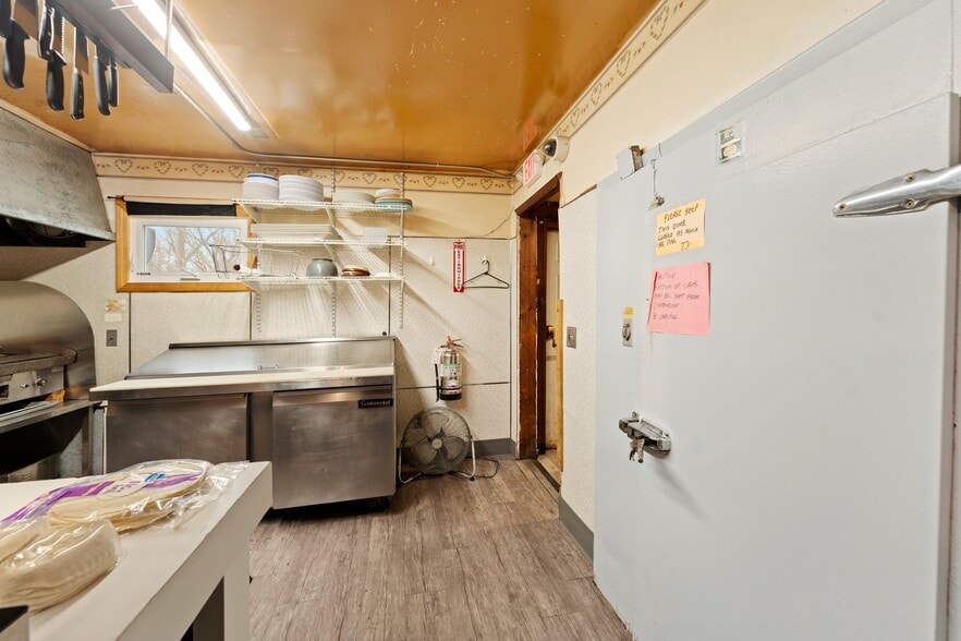 More Photos Of 415 Palmer Ave, Warwick Bar For Sale