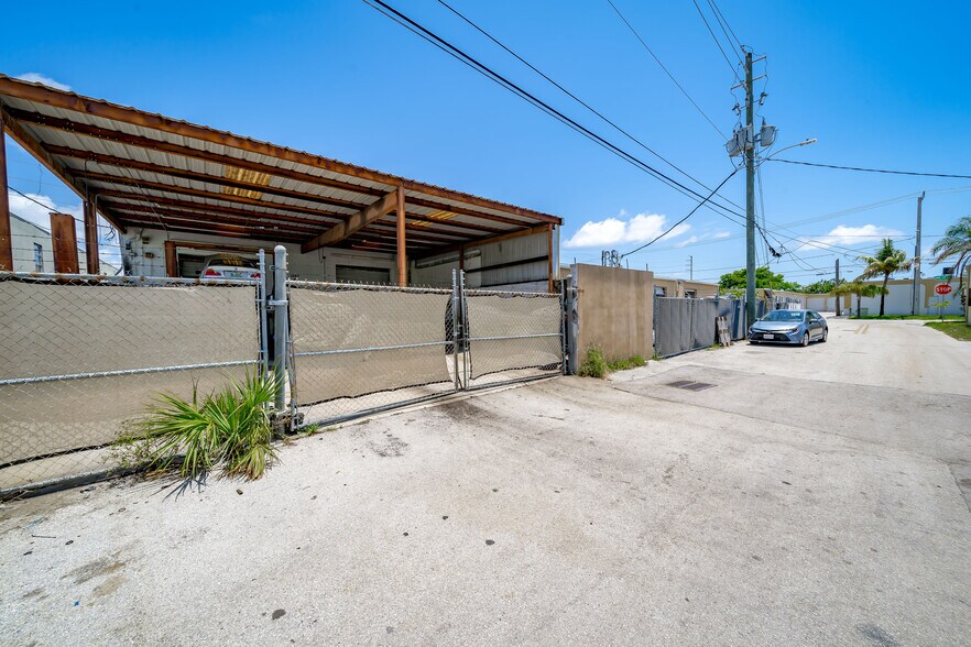More Photos Of 1040 NE 44th St, Oakland Park Auto Repair For Sale