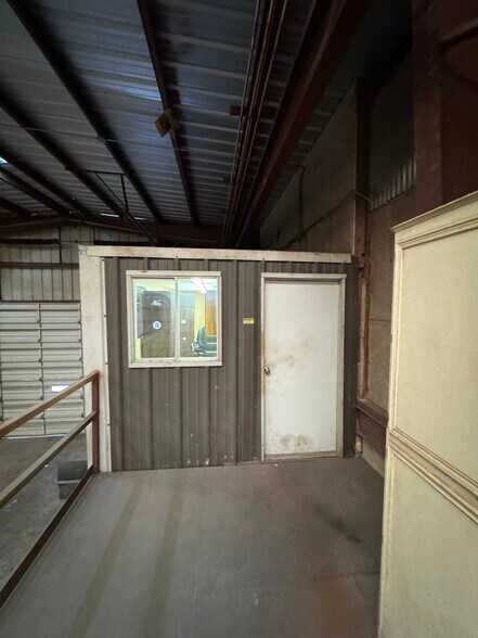 More Photos Of 2038 Saratoga Blvd, Corpus Christi Warehouse For Lease