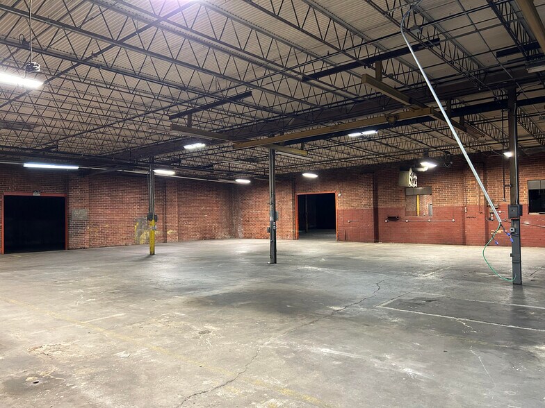More Photos Of 503 11th Ave, Dalton Manufacturing For Sale