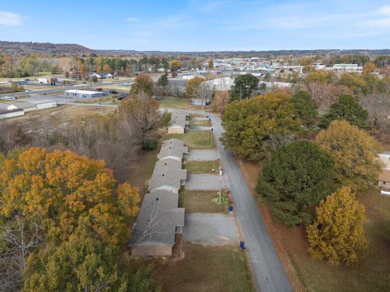 Primary Photo Of 16 Linder Rd, Greenbrier Apartments For Sale