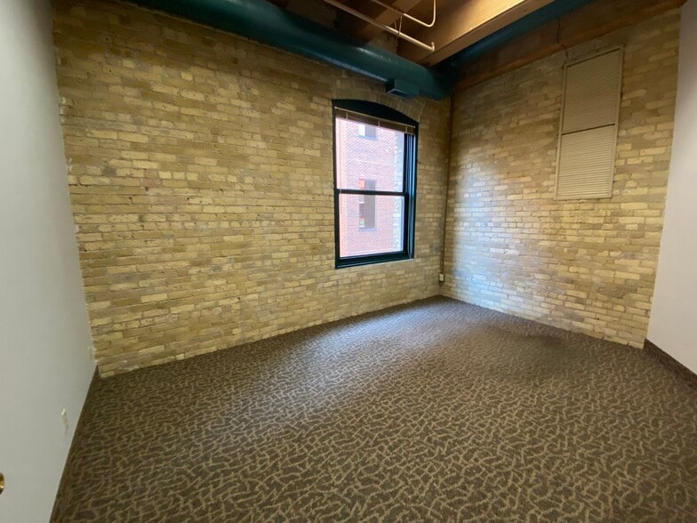 More Photos Of 413 Wacouta St, Saint Paul Office Residential For Lease