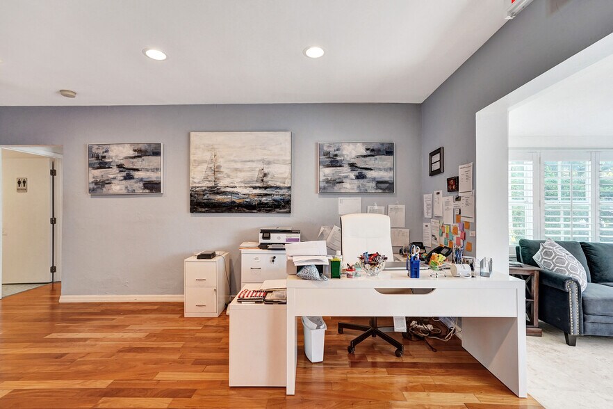 More Photos Of 423 SE 19th St, Fort Lauderdale Office Residential For Lease