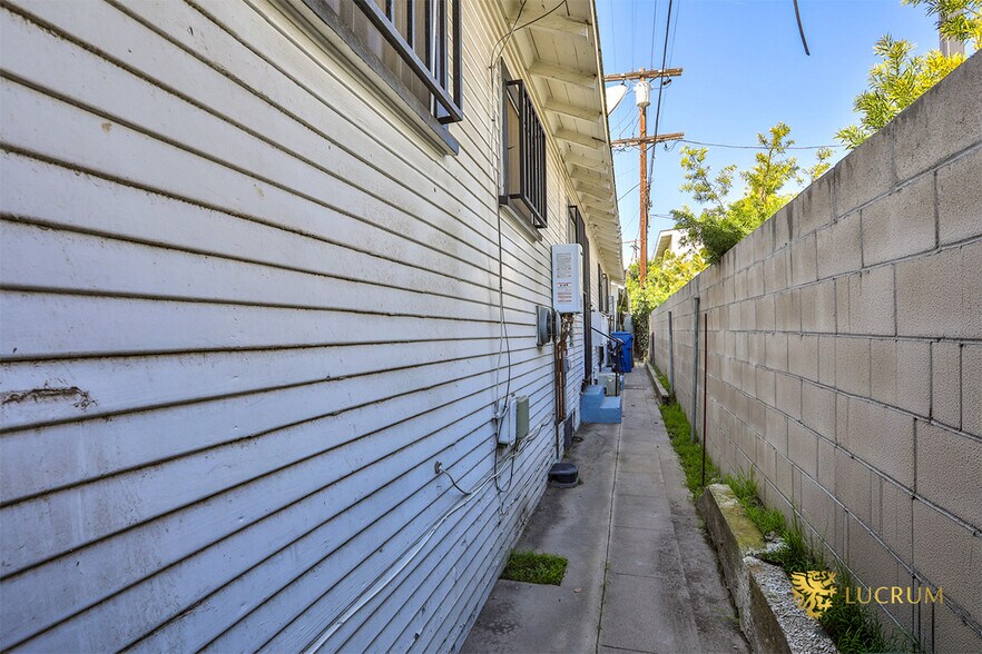 More Photos Of 2867-2873 Edgehill Dr, Los Angeles Apartments For Sale