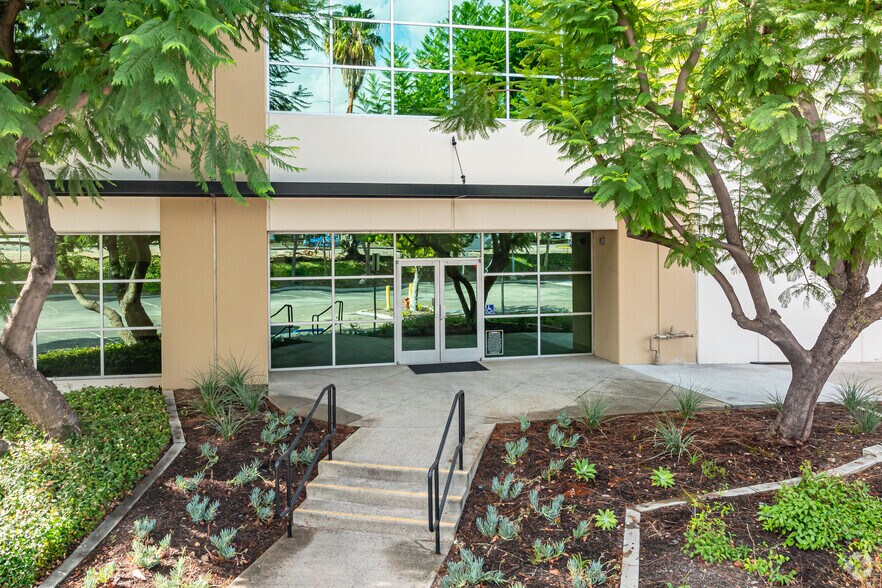 More Photos Of 458-486 E Lambert Rd, Fullerton Distribution For Lease