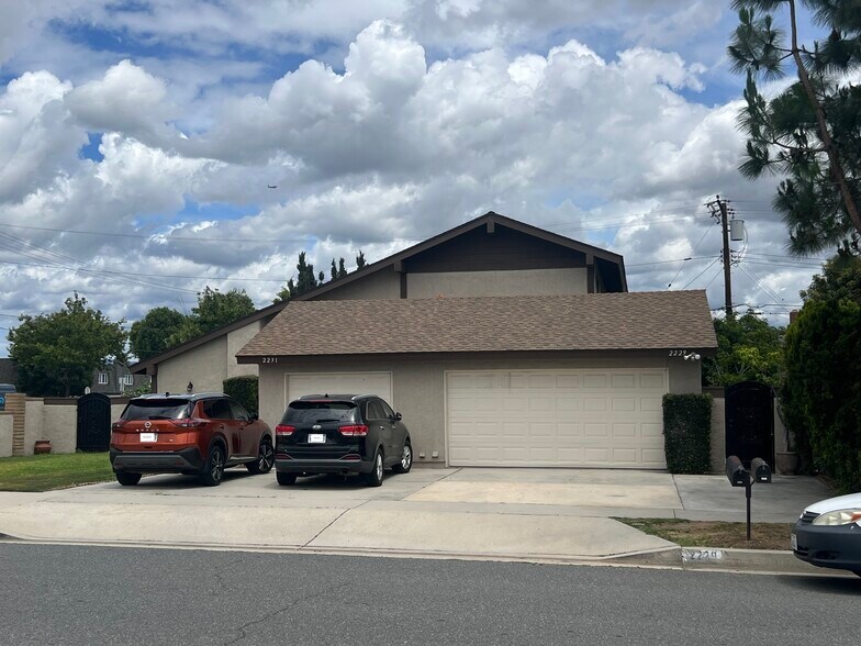 More Photos Of 2229 Ponderosa St, Santa Ana Apartments For Sale