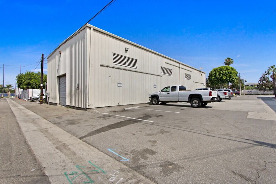 More Photos Of 218 W Commonwealth Ave, Fullerton Storefront For Sale