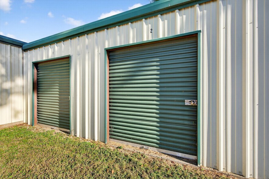 More Photos Of 104 S Commercial St, Bells Self Storage For Sale