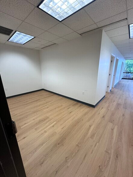 More Photos Of 730 Holiday Dr, Pittsburgh Office For Lease