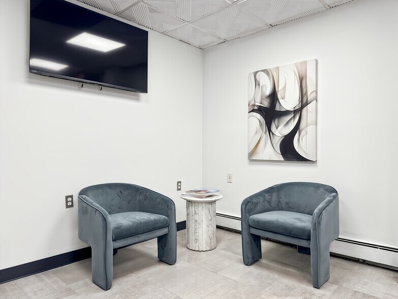 More Photos Of 6450 Farmington Rd, West Bloomfield Coworking Space