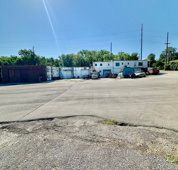 More Photos Of 3040 Manchester Trfy, Kansas City Warehouse For Sale