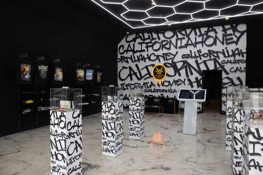 More Photos Of 1257-1261 N La Brea Ave, Los Angeles Freestanding For Lease