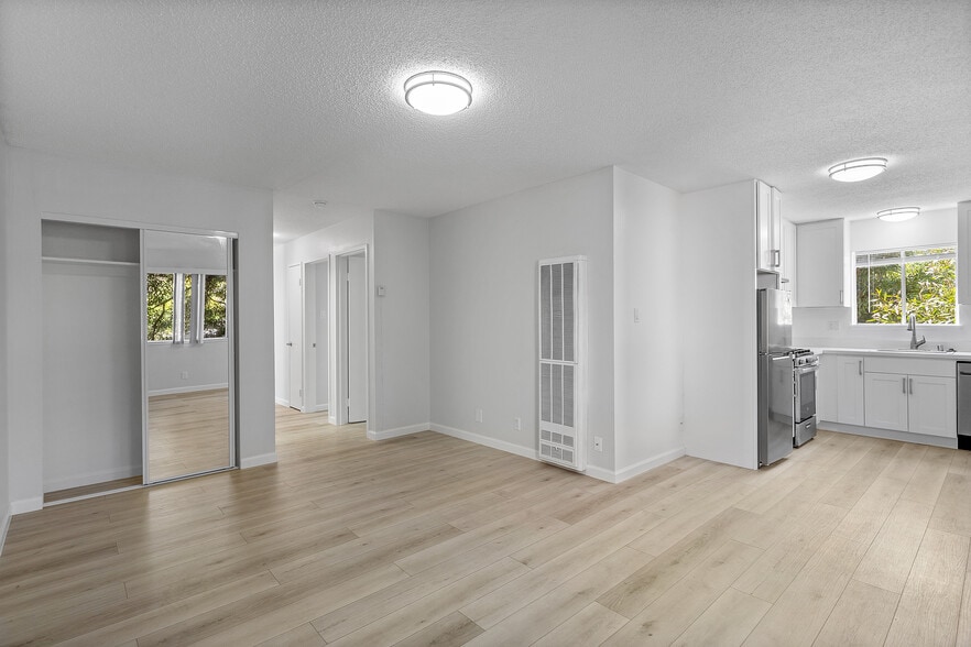 More Photos Of 671 Vernon St, Oakland Apartments For Sale