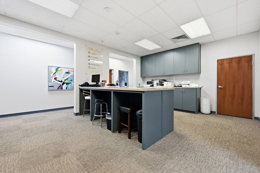 More Photos Of 333 E Highway 290, Dripping Springs Office For Lease