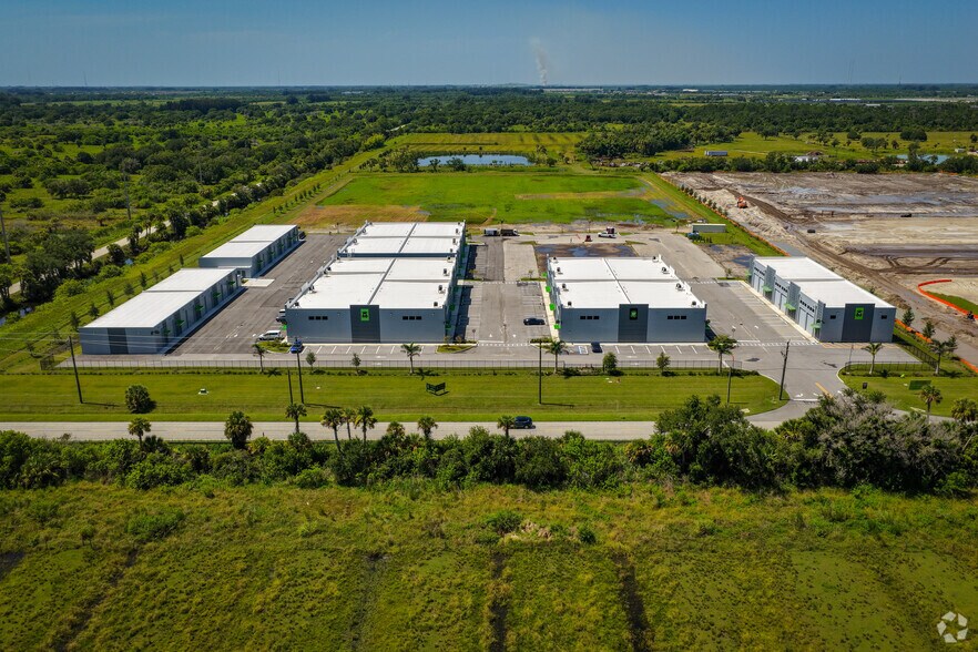 More Photos Of 6509 Saint Lucie Blvd, Fort Pierce Showroom For Lease