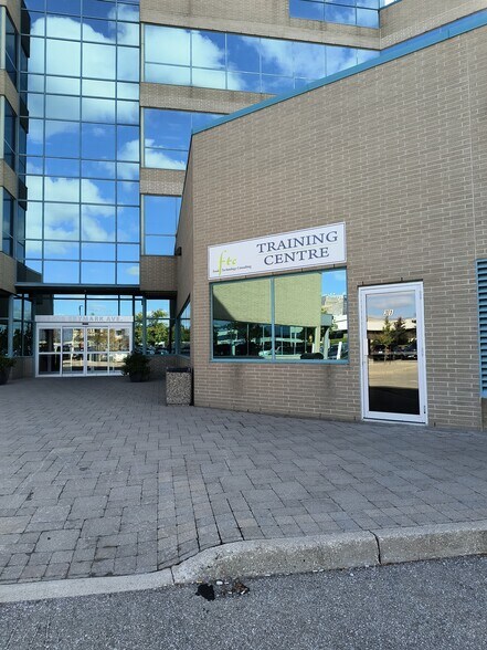 More Photos Of 2800 Skymark Ave, Mississauga Office For Sale