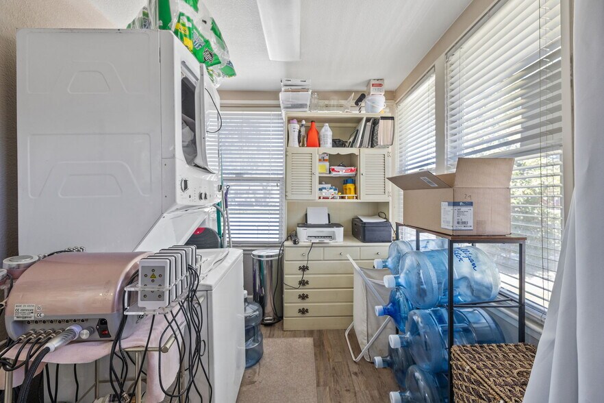 More Photos Of 920 W Main St, Visalia Coworking Space